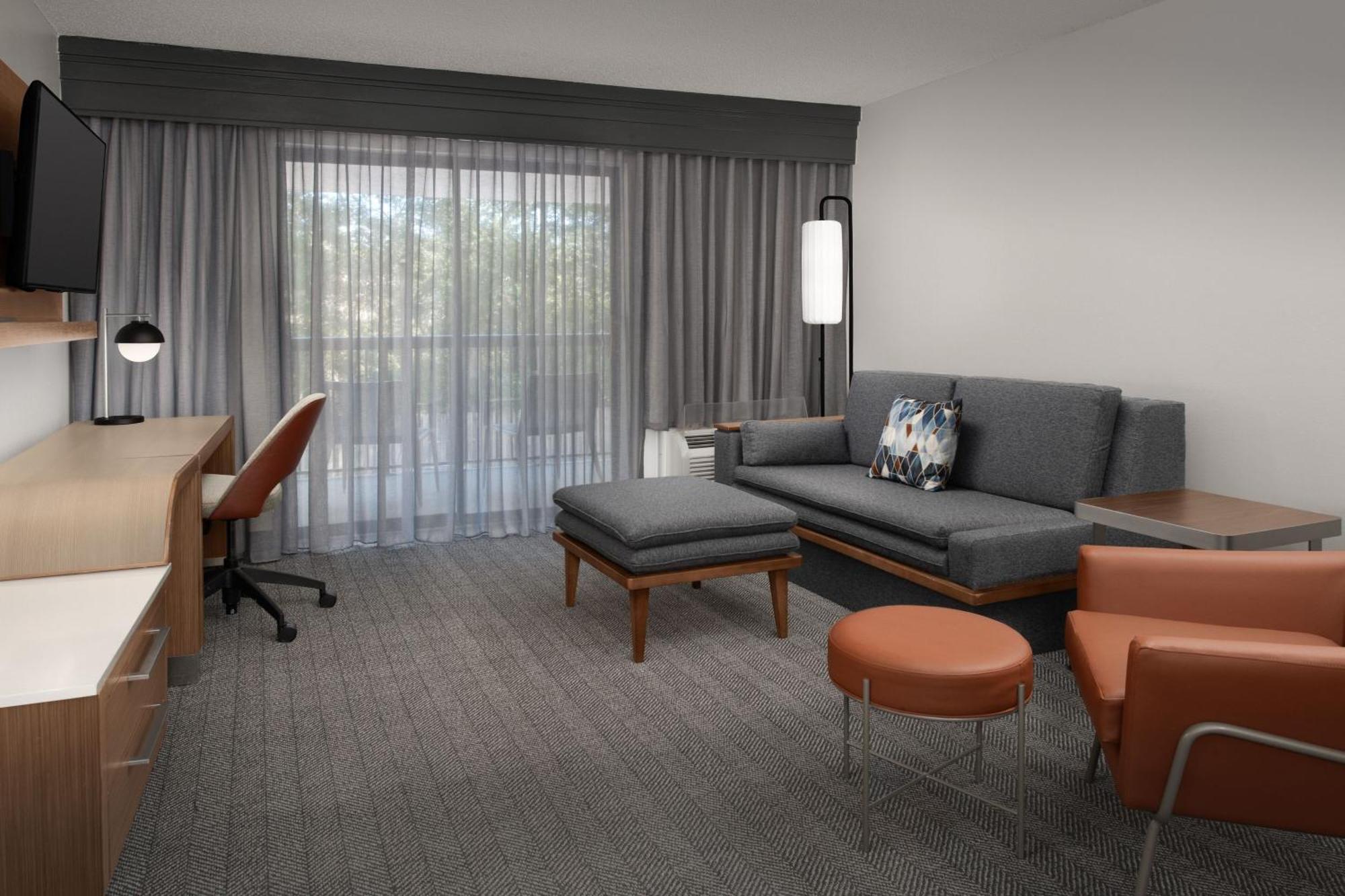 Courtyard By Marriott Dothan Exterior photo
