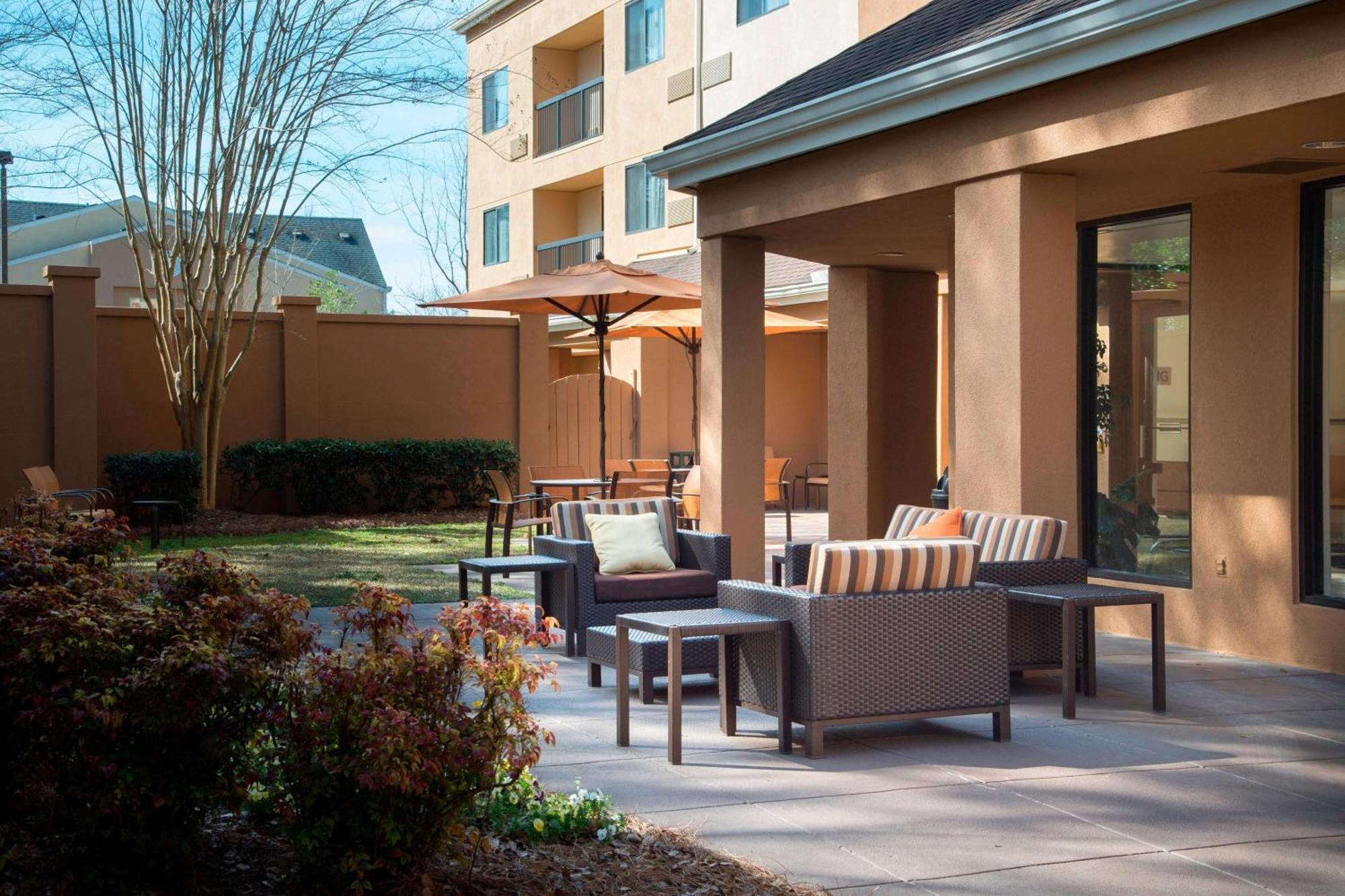 Courtyard By Marriott Dothan Exterior photo